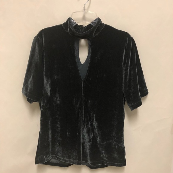 β€οΈ πHPπ Tart Keyhole Crushed Velvet Blouse - Picture 1 of 8